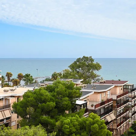 Playa Del Almadrava, Residencial Xaloc
